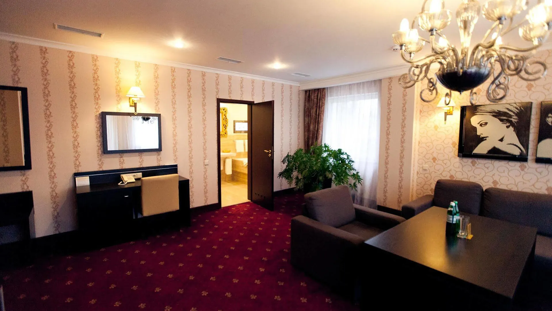 Delice Hotel Lviv 4*,